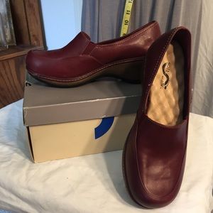 Soft walk, new in the box, size 10 W shoes
